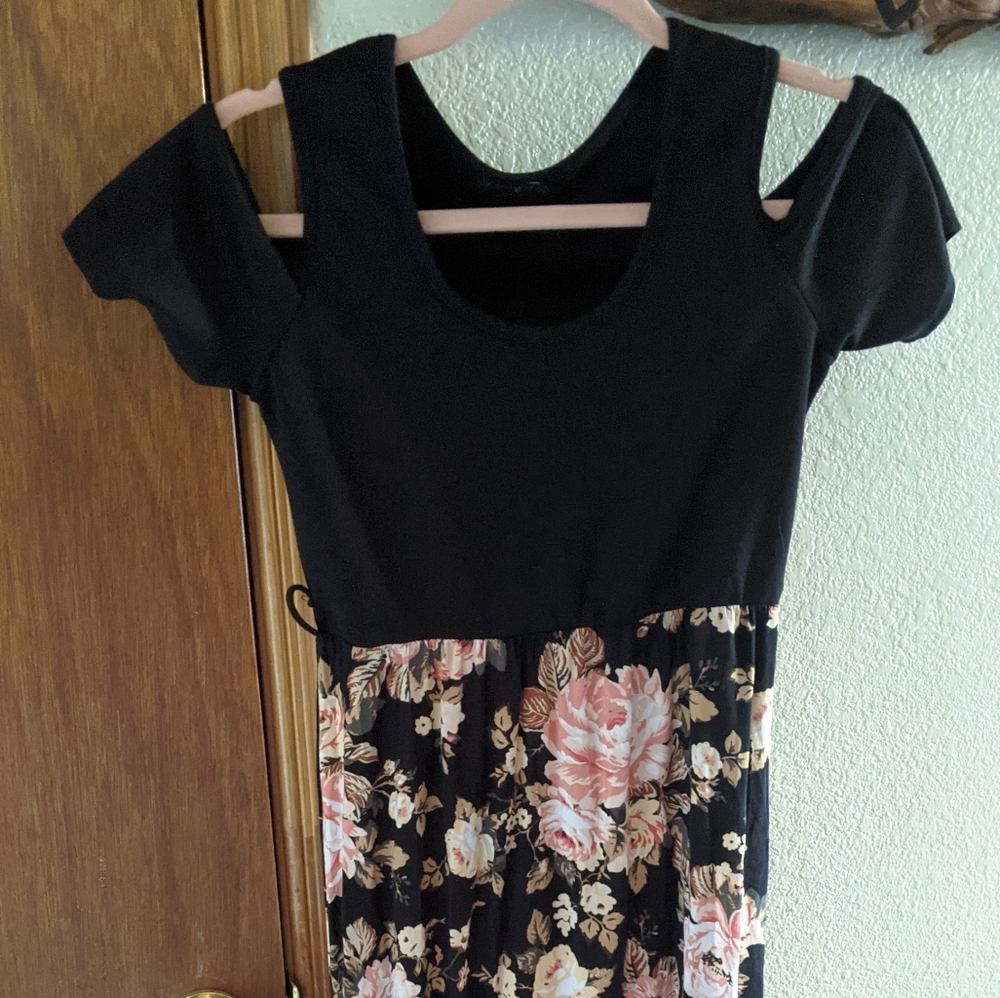 Long Exposed Shoulder Floral Dress